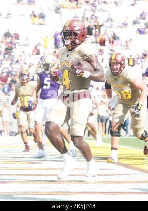Tempe, Arizona, États-Unis. 8th octobre 2022. Daniyel Ngata (4) de l'Arizona State Sun Devils a joué dans le jeu de football NCAA entre les Washington Huskies et les Arizona Sun Devils au Sun Devil Stadium de Tempe, Arizona. Michael Cazares/Cal Sport Media. Crédit : csm/Alay Live News Banque D'Images