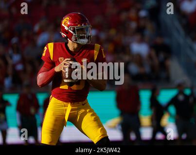 08 octobre 2022 USC Trojans Quarterback Caleb Williams #13 en action pendant le match de football de la NCAA entre les Cougars de l'État de Washington et les chevaux de Troie de l'USC au Los Angeles Coliseum à Los Angeles, Californie. Crédit photo obligatoire : Charles Baus/CSM Banque D'Images