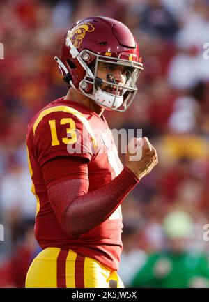 08 octobre 2022 USC Trojans Quarterback Caleb Williams #13 en action pendant le match de football de la NCAA entre les Cougars de l'État de Washington et les chevaux de Troie de l'USC au Los Angeles Coliseum à Los Angeles, Californie. Crédit photo obligatoire : Charles Baus/CSM Banque D'Images