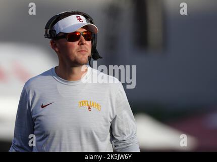 08 octobre 2022 USC Trojans entraîneur-chef Lincoln Riley en action pendant le match de football de la NCAA entre les Cougars de l'État de Washington et les chevaux de Troie de l'USC au Los Angeles Coliseum à Los Angeles, Californie. Crédit photo obligatoire : Charles Baus/CSM Banque D'Images