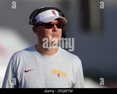 08 octobre 2022 USC Trojans entraîneur-chef Lincoln Riley en action pendant le match de football de la NCAA entre les Cougars de l'État de Washington et les chevaux de Troie de l'USC au Los Angeles Coliseum à Los Angeles, Californie. Crédit photo obligatoire : Charles Baus/CSM Banque D'Images