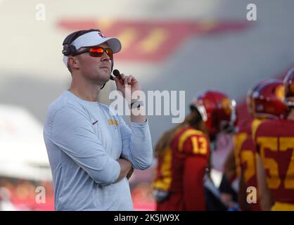 08 octobre 2022 USC Trojans entraîneur-chef Lincoln Riley en action pendant le match de football de la NCAA entre les Cougars de l'État de Washington et les chevaux de Troie de l'USC au Los Angeles Coliseum à Los Angeles, Californie. Crédit photo obligatoire : Charles Baus/CSM Banque D'Images