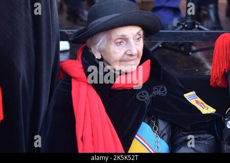 Membre de l'association Montmartre, âgé de 100 ans, lors de la cérémonie officielle de découpe du raisin dans le vignoble du Clos de Montmartre pour célébrer la Fête des Vendanges sur 08 octobre 2022 à Paris, France. Photo de Jana appelez-moi J/ABACAPRESS.COM Banque D'Images