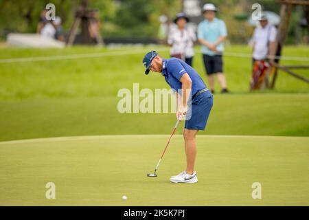 BANGKOK, THAÏLANDE - OCTOBRE 9 : Talor Gooch des États-Unis d'Amérique sur le trou 9 au cours de la troisième et dernière ronde au golf LIV INVITATIONAL BANGKOK au parcours de golf Stonehill sur 9 octobre 2022 à Bangkok, THAÏLANDE (photo de Peter van der Klooster/Alamy Live News) Banque D'Images