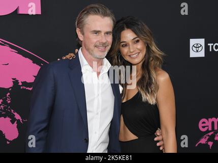 Los Angeles, États-Unis. 08th octobre 2022. (G-D) Sam Trammel et Emmanuelle Chriqui au Gala des prix de l'Association des médias environnementaux 2022 qui s'est tenu aux studios Sunset Las Palmas à Los Angeles, CA, samedi, 8 octobre 2022. (Photo par Sthanlee B. Mirador/Sipa USA) crédit: SIPA USA/Alay Live News Banque D'Images