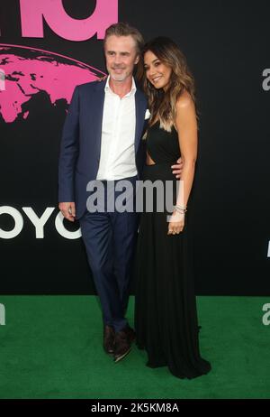 8 octobre 2022 - Los Angeles, Californie - Sam Trammell, Emmanuelle Chriqui. Gala de remise des prix de l'Environmental Media Association aux studios Sunset Las Palmas de Los Angeles. Banque D'Images