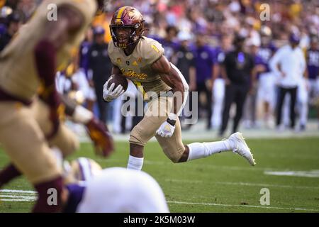 Arizona State course de retour X Valladay (1) dirige le ballon pour un touchdown dans le deuxième quart d'un match de football universitaire NCAA contre le Washington Banque D'Images