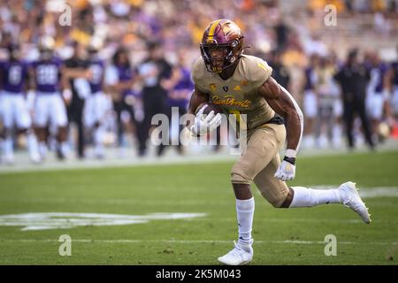 Arizona State course de retour X Valladay (1) dirige le ballon pour un touchdown dans le deuxième quart d'un match de football universitaire NCAA contre le Washington Banque D'Images