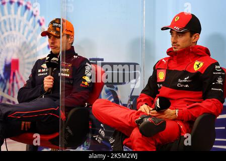 De gauche à droite : Max Verstappen (NLD) Red Bull Racing et Charles Leclerc (mon) Ferrari, portrait de la conférence de presse de la FIA après la course lors du Grand Prix japonais de Formule 1 Honda 2022, 18th tour du Championnat du monde de Formule 1 de la FIA 2022 du 7 au 9 octobre, 2022 sur le cours de course international de Suzuka, à Suzuka, préfecture de Mie, Japon - photo : DPPI/DPPI/LiveMedia Banque D'Images