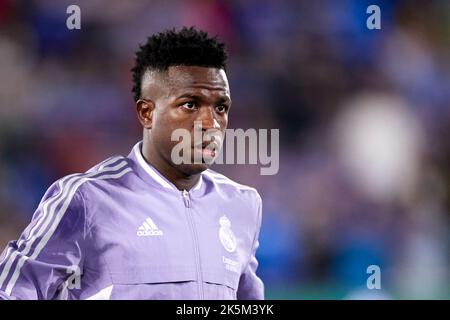 MADRID, ESPAGNE - OCTOBRE 08: Vinicius Jr du Real Madrid CF regarde avant le match de la Liga Santander entre Getafe CF et Real Madrid CF sur 08 octobre 2022 au Colisée Alfonso Perez à Madrid, Espagne. Credit: Ricardo Larreina/AFLO/Alay Live News Banque D'Images