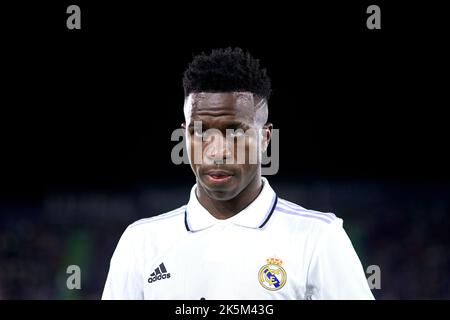 MADRID, ESPAGNE - OCTOBRE 08: Vinicius Jr du Real Madrid CF regarde pendant le match de la Liga Santander entre Getafe CF et Real Madrid CF sur 08 octobre 2022 au Colisée Alfonso Perez à Madrid, Espagne. Credit: Ricardo Larreina/AFLO/Alay Live News Banque D'Images