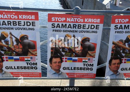 Copenahgen /Denmark/09 OIctober 2022/des personnes de divers partis politiques ont pendu leurs messages électoraux et des candidats des affiches et des bannières sur la rue et les pôles dans la capitale danoise le danemark votera le 1 novembre 2022 pour des élections parlementaires ddanish. (Photo. Francis Joseph Dean/Dean photos. Banque D'Images