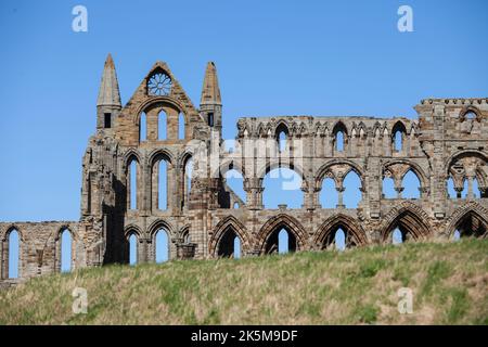 Whitby, Yorkshire, royaume-uni, 23, mars 2014, vue sur l'emblématique abbaye de Whitby, dans le nord du Yorkshire Banque D'Images