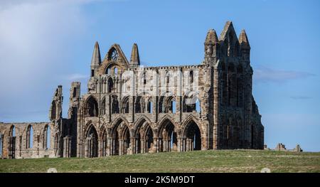 Whitby, Yorkshire, royaume-uni, 23, mars 2014, vue sur l'emblématique abbaye de Whitby, dans le nord du Yorkshire Banque D'Images