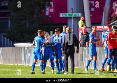 UTRECHT, PAYS-BAS - OCTOBRE 9 : Jordy Clasie d'AZ Alkmaar, Myron van Brederode d'AZ Alkmaar, Milos Kerkez d'AZ Alkmaar, entraîneur-chef Pascal Jansen d'AZ Alkmaar célébrant le 0-1 lors du match néerlandais Eredivisie entre le FC Utrecht et AZ Alkmaar à Stadion Galgenwaard sur 9 octobre, 2022 à Utrecht, pays-Bas (photo de Ben gal/Orange Pictures) Banque D'Images