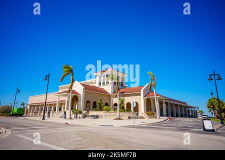 Punta Gorda, FL, Etats-Unis - 8 octobre 2022: Photo du centre d'événements et de conférences de Charlotte Harbor Banque D'Images