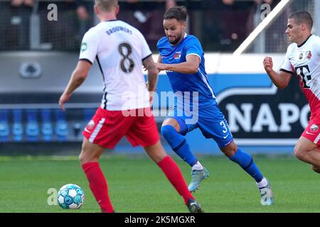 UTRECHT - (lr) Pantelis Hatzidiakos d'AZ pendant le match néerlandais Eredivisie entre le FC Utrecht et AZ Alkmaar au Stadion Galgenwaard sur 9 octobre 2022 à Utrecht, pays-Bas. ANP ED DU POL Banque D'Images