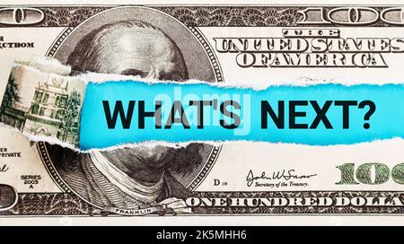 Quel est le mot suivant écrit avec les billets de dollar américain. Le mot « What's Next on dollar usa background ». Concepts d'inspiration commerciale. Stratégie et Banque D'Images