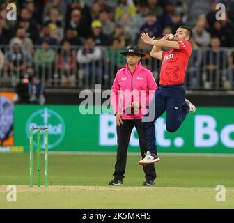 Stade Optus, Perth, Austraila. 9th octobre 2022. T20 international cricket Australie contre l'Angleterre; Mark Wood d'Angleterre bols pendant les gains Australias crédit: Action plus Sports/Alamy Live News Banque D'Images