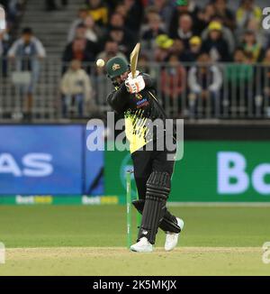 Stade Optus, Perth, Austraila. 9th octobre 2022. T20 international cricket Australie contre l'Angleterre; Nathan Ellis de l'Australie sort Credit: Action plus Sports/Alay Live News Banque D'Images