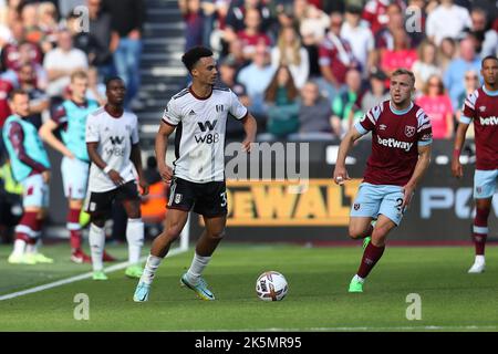 9 octobre 2022: Stade de Londres, Londres, Angleterre; football de première ligue West Ham versus Fulham; Antonee Robinson de Fulham Banque D'Images