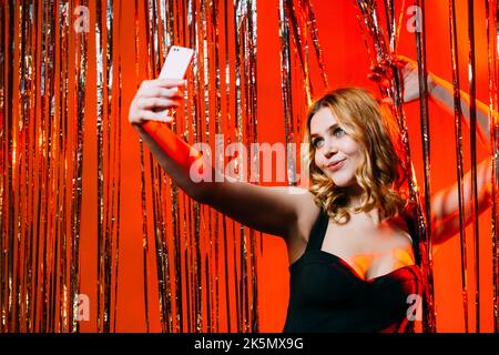 fête selfie belle femme festive look vacances Banque D'Images