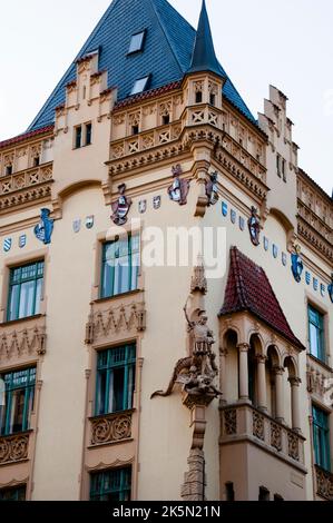 Bâtiment Art Nouveau tchèque sur la rue Parizska à Prague, République tchèque. Banque D'Images