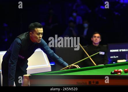 Hong Kong, Chine. 9th octobre 2022. Marco Fu de Hong Kong en Chine réagit lors du match final contre Ronnie O'Sullivan d'Angleterre au tournoi de snooker des maîtres de Hong Kong à Hong Kong, dans le sud de la Chine, au 9 octobre 2022. Crédit : Lo Ping Fai/Xinhua/Alamy Live News Banque D'Images