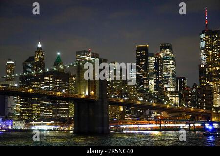 New York, États-Unis. 10/0702022 New York, NY vues sur le pont de Brooklyn et la ville de New York depuis l'East River à New York, vendredi, 7 octobre 2022. Photo de Jennifer Graylock-Alay News Banque D'Images