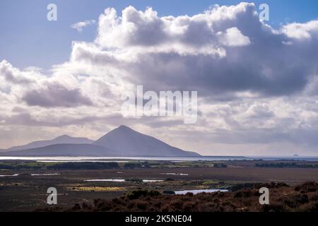 Montagne de Slievemore, île d'Achill, Irlande, vue depuis le parc national de Ballycroy Banque D'Images