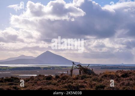 Montagne de Slievemore, île d'Achill, Irlande, vue depuis le parc national de Ballycroy Banque D'Images