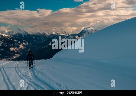 Sur le mont Zoncolan, les alpes carniques après une grosse chute de neige. Province d'Udine, région de Friuli-Venezia Giulia, Italie Banque D'Images