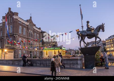 Asterdam, Hollande, Hollande. 9th octobre 2022. 09710/2022 Amsterdam, la ville réessaye la Venise des pays-Bas, avec ses beautés architecturales entre le centre et la banlieue et ses structures innovantes les plus importantes telles que le stade et le Bâtiment A'DAM (Credit image: © Fabio Sasso/ZUMA Press Wire) Banque D'Images