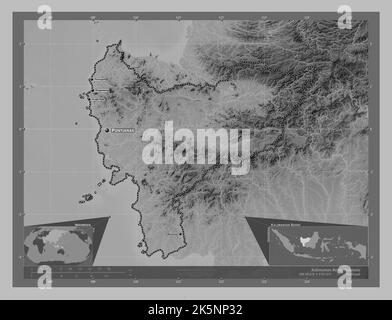 Kalimantan Barat, province d'Indonésie. Carte d'altitude en niveaux de gris avec lacs et rivières. Lieux et noms des principales villes de la région. Angle auxi Banque D'Images