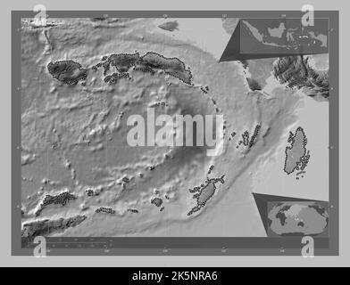 Maluku, province d'Indonésie. Carte d'altitude en niveaux de gris avec lacs et rivières. Lieux des principales villes de la région. Cartes d'emplacement auxiliaire d'angle Banque D'Images