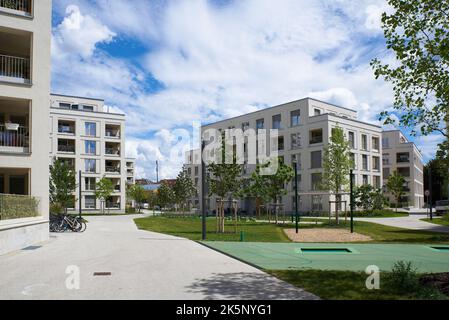 Urbanisme Munich. Candide/Hellabrunner Straße. Terrain de jeu comme le centre de la Cuboide résidentielle sur l'ancien site Osram à Munich Untergiesing Banque D'Images