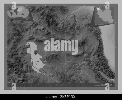 Azarbaijan est, province d'Iran. Carte d'altitude en niveaux de gris avec lacs et rivières. Lieux et noms des principales villes de la région. Coin auxiliaire Banque D'Images