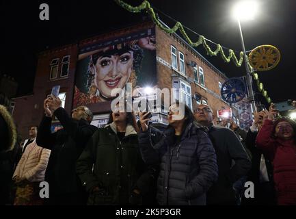 Leicester, Leicestershire, Royaume-Uni. 9th octobre 2022. Les gens assistent à l'événement annuel d'allumage Diwali Lights sur le Golden Mile. LeicesterÔs fête de Diwali est l'une des plus grandes en dehors de l'Inde. Credit Darren Staples/Alay Live News. Banque D'Images