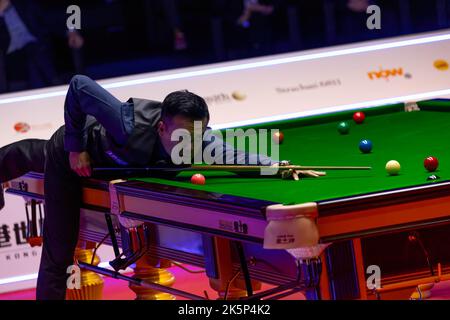 Hong Kong, Chine. 09th octobre 2022. Marco Fu en action lors du match final du tournoi de snooker des maîtres de Hong Kong contre Ronnie O'Sullivan au Hong Kong Coliseum. Score final; Ronnie O'Sullivan 6:4 Marco Fu. (Photo par Ben Lau/SOPA Images/Sipa USA) crédit: SIPA USA/Alay Live News Banque D'Images