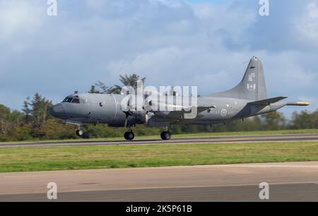 Royal Canadian Air Force, CP-140 Aurora 140116 au départ de l'aéroport de Cornwall Newquay Banque D'Images