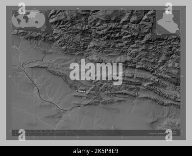 Dihok, province d'Irak. Carte d'altitude en niveaux de gris avec lacs et rivières. Lieux et noms des principales villes de la région. Emplacement auxiliaire d'angle m Banque D'Images