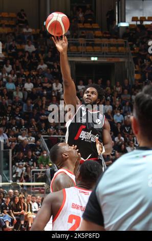 Semi Ojeleye (Segafredo Virtus Bologna) pendant le match de championnat italien de basket-ball Segafredo Virtus Bologna vs. Pallacanestro Trieste - Bologne, 10 octobre 2022 au palais sportif de Paladozza Banque D'Images