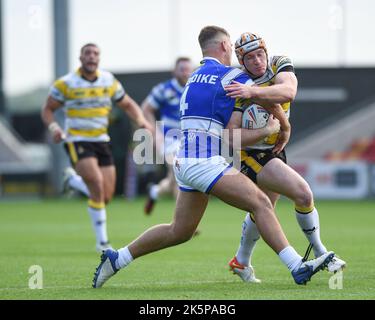 York, Angleterre -11th septembre 2022 - will Jubb de York Knights prend Ethan Bickerdale de Workington. Championnat de rugby Betfred, York City Knights vs Workington Town at LNER Community Stadium, York, Royaume-Uni Banque D'Images