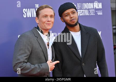 Matthias Schweighofer et Elmi Rashid Elmi assistent à la première du BFI London film Festival’s 2022 du Royaume-Uni le 9th octobre 2022 à la South Bank, Royal Festival Hall, Londres, Royaume-Uni. Banque D'Images