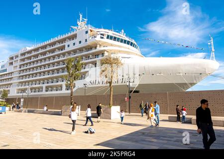 Silver Spirit, un bateau de croisière de luxe exploité par Silversea Cruises à Galataport, Istanbul, Turquie Banque D'Images