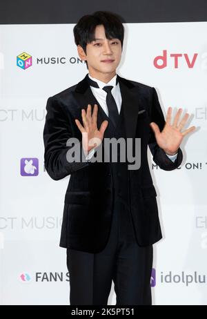 Séoul, Corée du Sud. 8th octobre 2022. Le chanteur sud-coréen Hwang Chi-yeul, assiste à un tapis rouge lors des '2022 The Fact Music Awards' à Séoul, en Corée du Sud sur 8 octobre 2022. (Photo par: Lee Young-ho/Sipa USA) crédit: SIPA USA/Alay Live News Banque D'Images