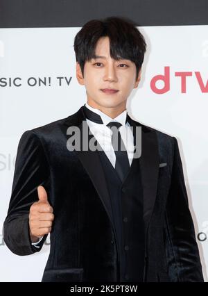 Séoul, Corée du Sud. 8th octobre 2022. Le chanteur sud-coréen Hwang Chi-yeul, assiste à un tapis rouge lors des '2022 The Fact Music Awards' à Séoul, en Corée du Sud sur 8 octobre 2022. (Photo par: Lee Young-ho/Sipa USA) crédit: SIPA USA/Alay Live News Banque D'Images