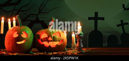 Citrouilles d'Halloween sculptées avec bougies allumées et feuilles d'automne sur la table au cimetière Banque D'Images