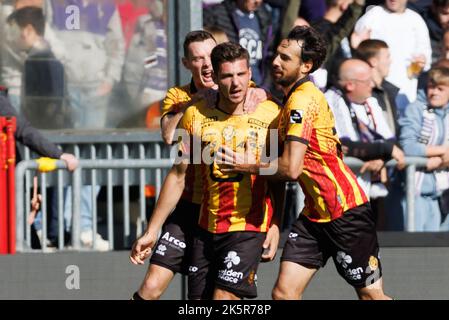 Jordi Vanlerberghe de Mechelen célèbre après avoir remporté un match de football entre KV Mechelen et RSC Anderlecht, dimanche 09 octobre 2022 à Mechelen, le 11 e jour de la première division du championnat belge de la « Jupiler Pro League » 2022-2023. BELGA PHOTO KURT DESPLENTER Banque D'Images