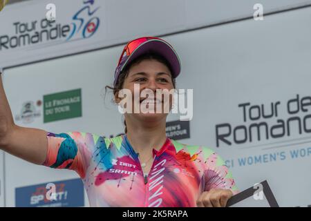 Genève, Suisse. 9th octobre 2022. Genève Suisse, 10/09/2022: Elise Chabbey, de Suisse, de Canyon SRAM Racing Team, remporte le titre de meilleur suisse lors de la dernière étape du Women's Tour de Romandie. (Image de crédit : © Eric Dubost/Pacific Press via ZUMA Press Wire) Banque D'Images